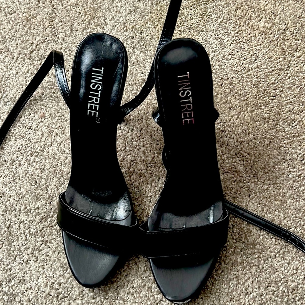 Black heels with red bottoms